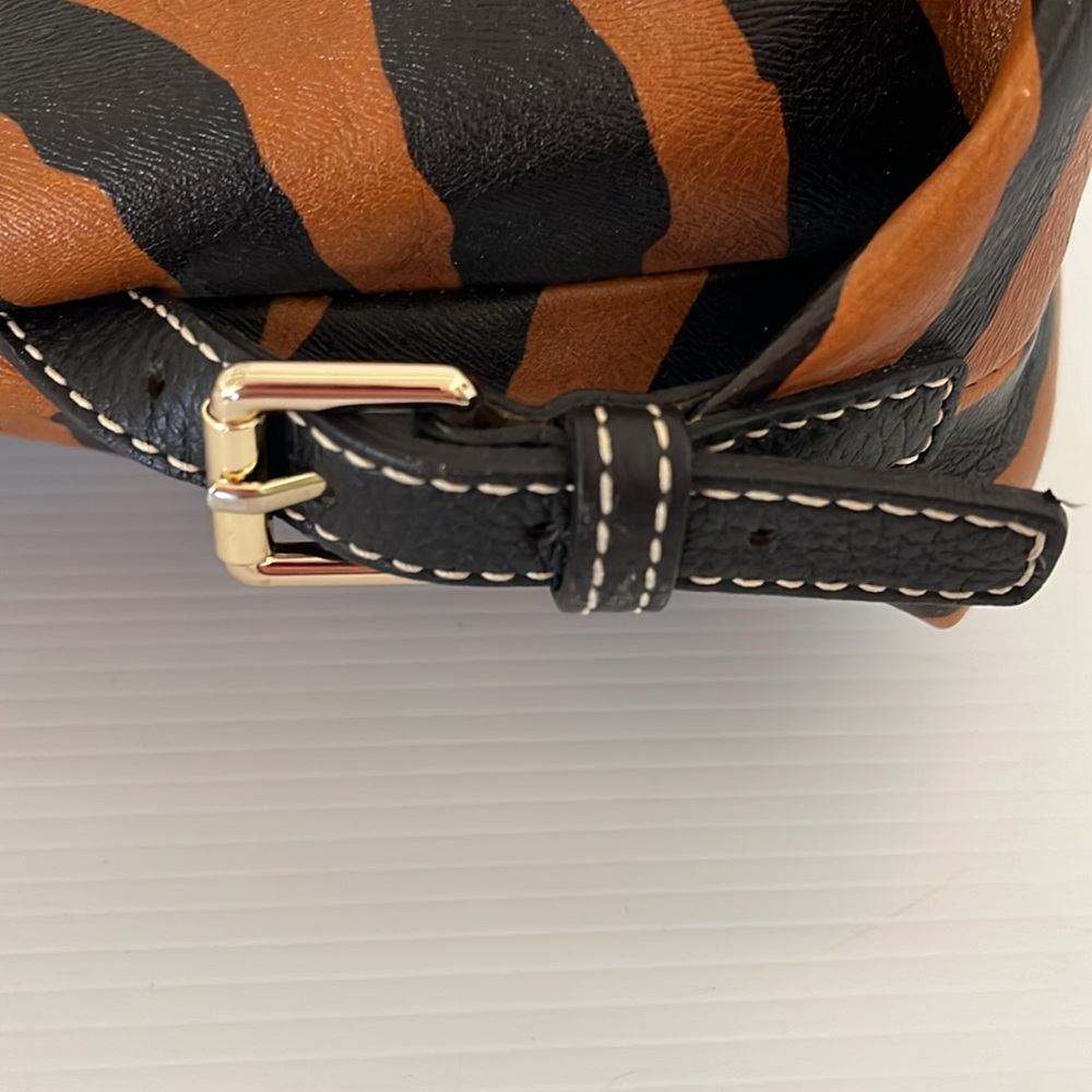 Authentic Vintage Dooney & Bourke Black Caramel Tiger Print Gold Shoulder Bag - Picture 13 of 15